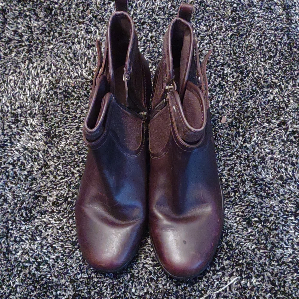 UGG boots - Picture 3 of 5